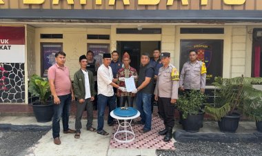 Peduli Kamtibmas, Senpi Rakitan dan Amunisi Milik Warga Diserahkan Kakam Banjar Negara di Polsek Baradatu