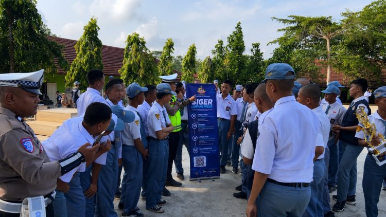 Police Goes To School, Kasatlantas Polres Way Kanan Sambangi Pelajar SMAN 1 Kasui