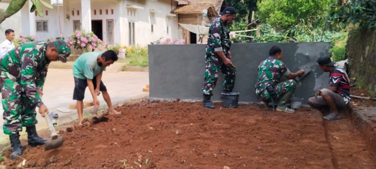 KODIM 0427/WAY KANAN BANGUN SARANA SUMUR BOR, WUJUD KEPEDULIAN TNI TERHADAP AIR BERSIH