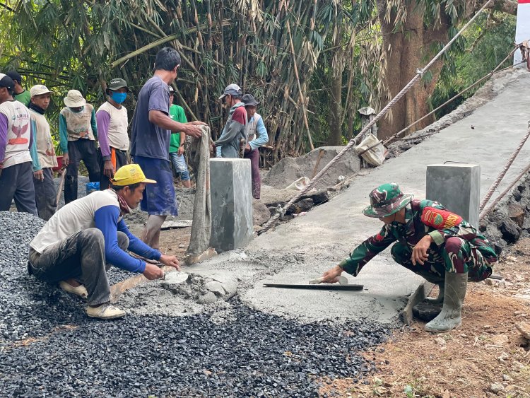 GOTONG ROYONG TNI DAN MASYARAKAT PERCEPAT PEMBANGUNAN JAMBATAN PERINTIS GARUDA