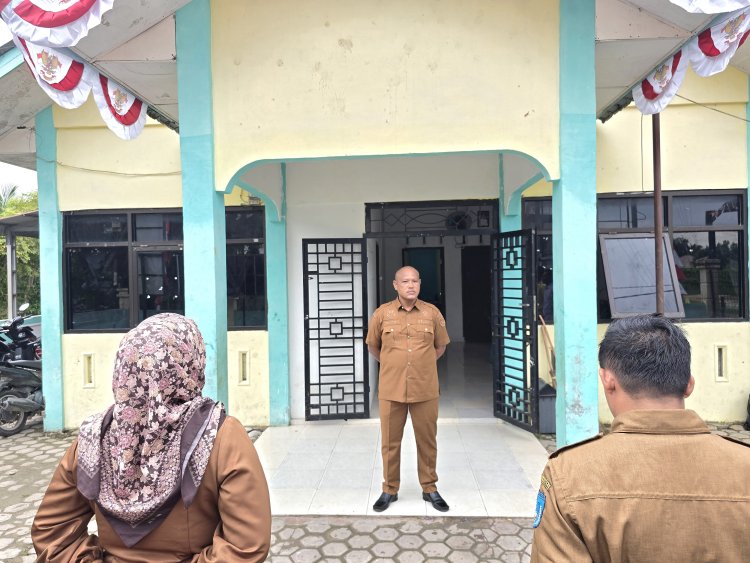 Meski Seragam Belum Memadai, Geuchik Gampong Kapa Danton Tetap Pimpin Apel Pagi dengan Semangat
