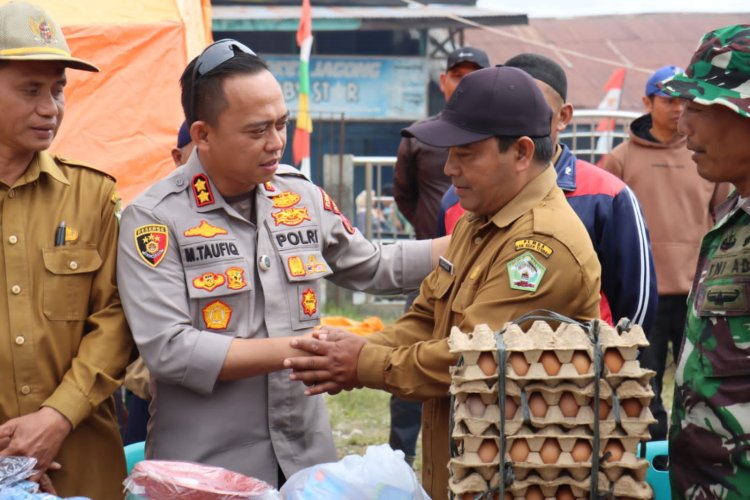 Polres Aceh Tengah Salurkan Bantuan Sosial dan Melaksanakan Bakti Kesehatan Pada Warga Korban Kebakaran di Jagong Jeget