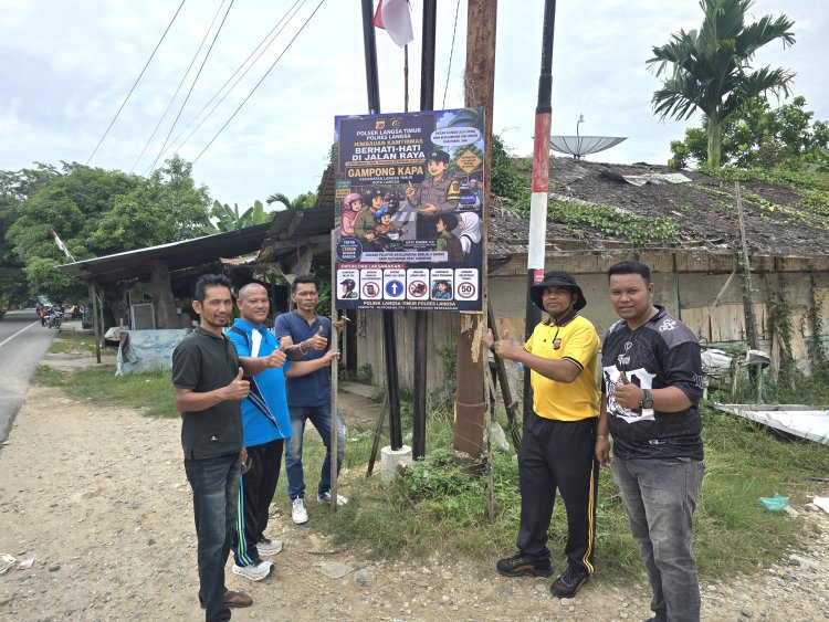 Pasang Banner Himbauan Kamtibmas, Bhabinkamtibmas dan Geuchik Gampong Kapa Ingatkan Warga Utamakan Keselamatan