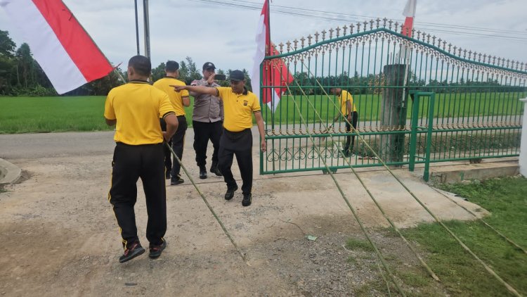 Semarak HUT ke-81 RI, Polsek Meurah Mulia Laksanakan Jumat Bersih di Masjid Rhadatul Amal