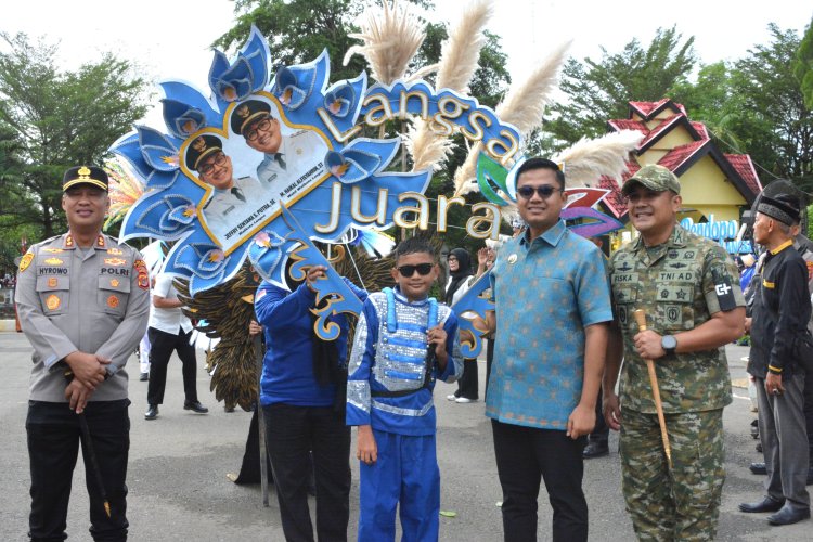 Semarak HUT ke-81 Kemerdekaan RI, Wali Kota Langsa Lepas 10003 Peserta Pawai Alegoris