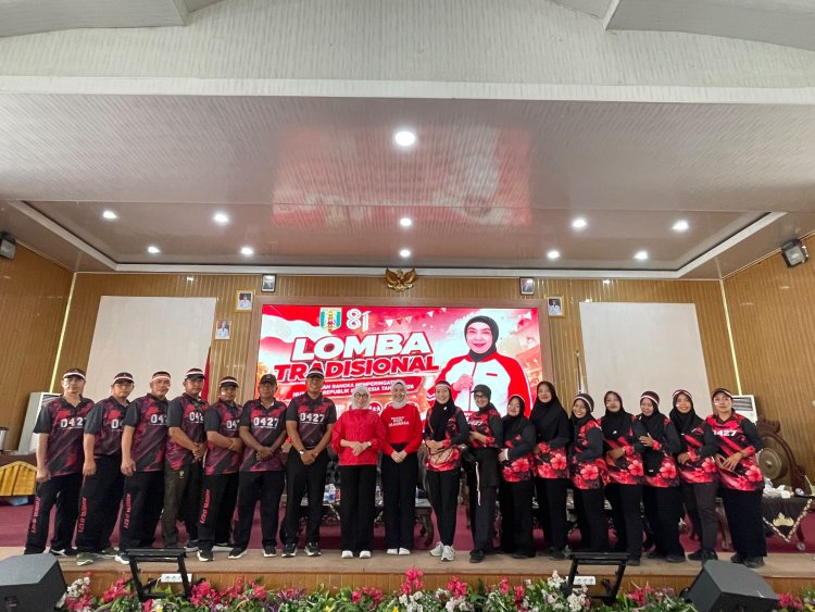 SEMARAK HUT KE 81 REPUBLIK INDONESIA, DANDIM 0427/WAY KANAN HADIRI LOMBA TRADISIONAL DI GSG