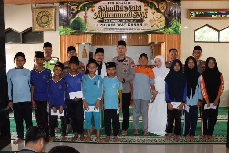 Polres Way Kanan Peringati Maulid Nabi 1448 H dan Santuni Anak Yatim di Masjid Darul Fattah