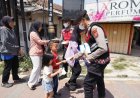 Polres Cimahi Bergerak Cepat Bagikan Masker Gratis, Antisipasi Dampak Debu Vulkanik