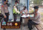 Sat Pam Obvit Polres Metro Bekasi Patroli Sekaligus Bagikan Masker di Kawasan Industri