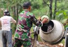 BABINSA SERMA SUHARDI TERJUN LANGSUNG, GOTONG ROYONG BANGUN JEMBATAN BETON PERINTIS GARUDA KAMPUNG BUMIDANA
