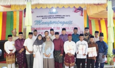 Kantah Kota Tanjungpinang Serahkan Sertipikat Tanah Wakaf Gemeenschap Tambelan