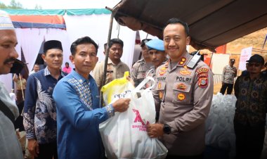 Kapolres Aceh Tengah Salurkan Bantuan Ketua Umum Bhayangkari untuk Warga Huntara Linge