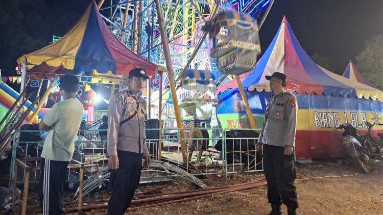 Jaga Kondusivitas Wilayah, Personel Polsek Kasui Amankan Kegiatan Pasar Malam