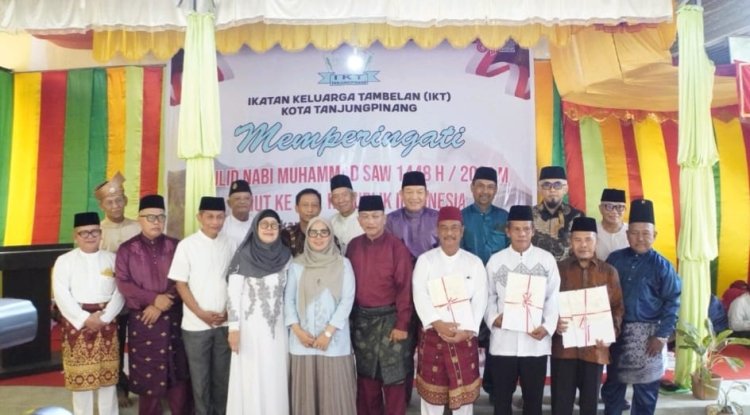 Kantah Kota Tanjungpinang Serahkan Sertipikat Tanah Wakaf Gemeenschap Tambelan