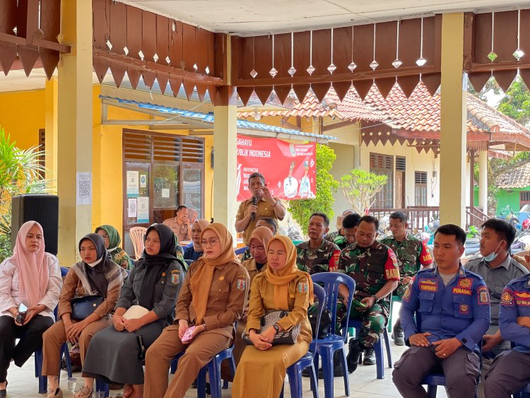 TIM PENYULUHAN MABES TNI BERIKAN EDUKASI MASYARAKAT BARADATU TENTANG PENCEGAHAN KEBAKARAN HUTAN DAN LAHAN