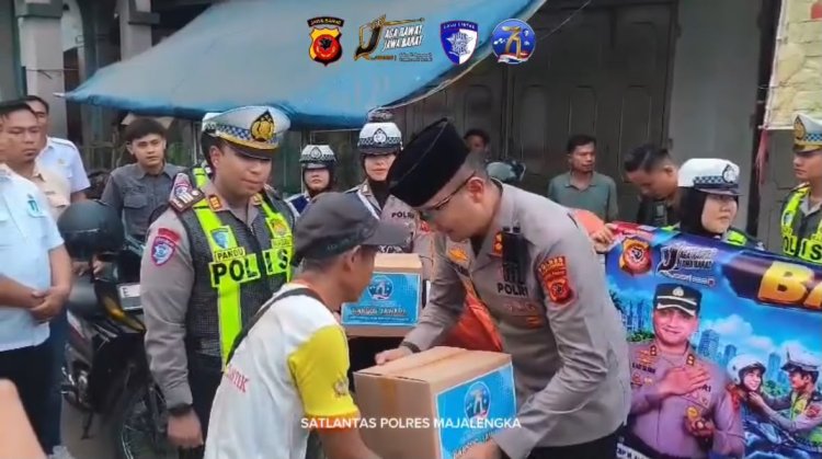 Sambut HUT ke-71 Lalu Lintas Bhayangkara, Kapolres Majalengka Bagikan 60 Helm SNI & Berbagi dengan Warga Kurang Mampu