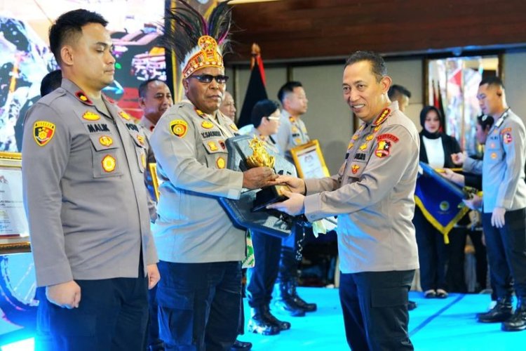 Kompolnas Awards 2026 : Apresiasi Kinerja Polri, Kapolri Minta Tak Berhenti Hanya di Seremoni