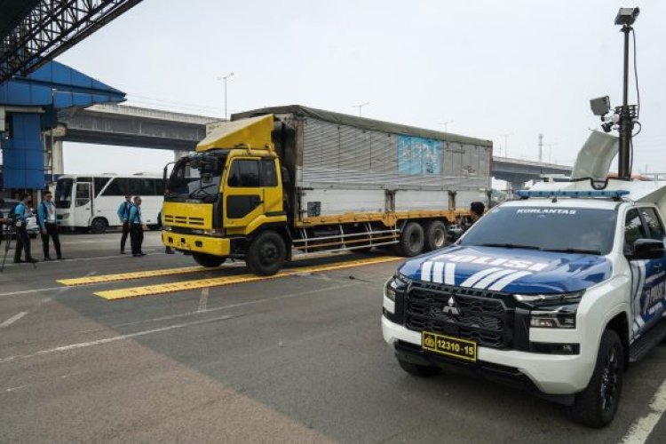 Korlantas Polri Gelar Simulasi Jatanlin di Tol Japek, Siapkan Penerapan Zero ODOL 2027