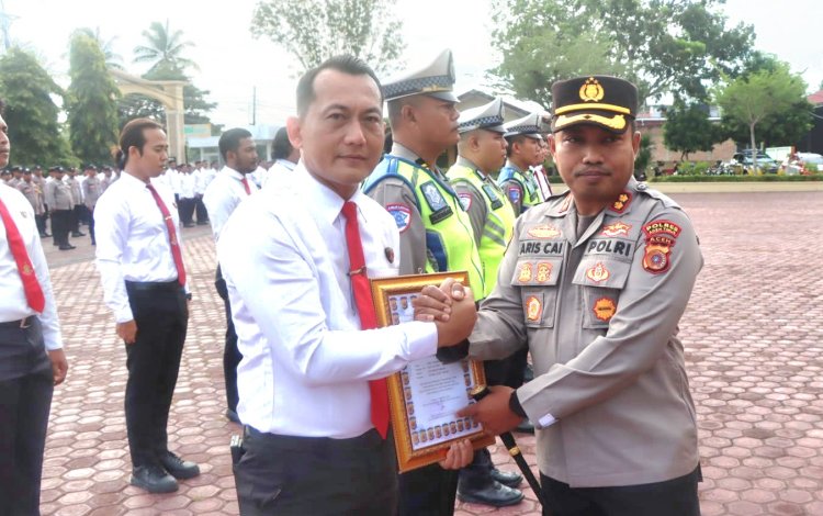 Kapolres Aceh Timur Serahkan Penghargaan, Dorong Personel Tingkatkan Profesionalisme