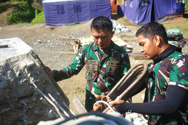 Dandim 0117/Aceh Tamiang, Aktif Tinjau Pembangunan Jembatan Gantung Perintis Garuda Desa Kaloy