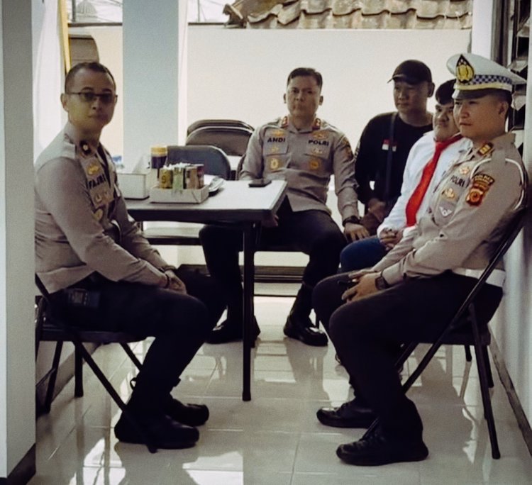 Kapolres Subang Bersama Kasat Lantas Bagikan Oli Gratis ke Komunitas Ojol, Pererat Sinergi Lewat Semangat Polantas Karib