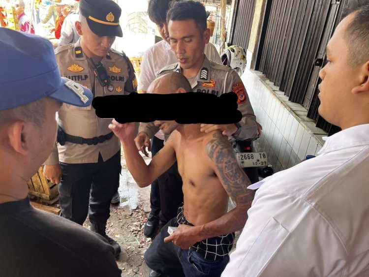 Pria Bawa Sajam di Pasar Lettu Bakrie Sukabumi, Bripka Febriana Anggota Satlantas Polres Sukabumi Kota Berhasil Amankan Tanpa Korban