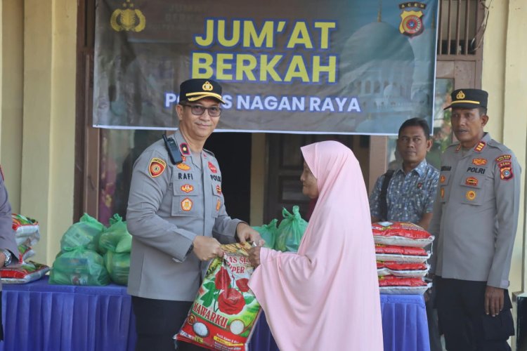 Jum’at Berkah, Polres Nagan Raya Bagikan Sembako dan Gelar Layanan Kesehatan Gratis