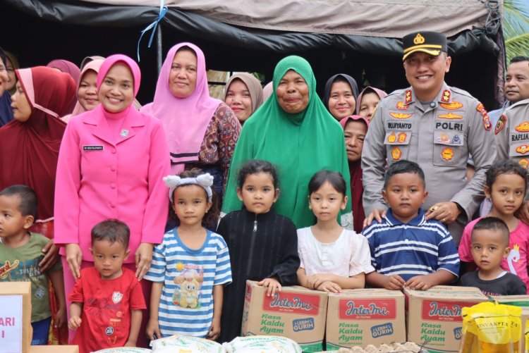Bersama Bhayangkari, Kapolres Aceh Tenggara Ulurkan Kepedulian Kepada Masyarakat Terdampak Banjir