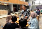 Hangatkan Momen Kunjungan Khusus Anak, Kalapas Cipinang Bagikan Makanan Ringan untuk Anak Pengunjung