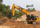 Dukung Kelancaran Akses Jalan, Satgas TMMD ke-130 Kodim 0427/Way Kanan Laksanakan Pemasangan Gorong-Gorong