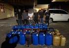 Polres Pidie Amankan Pria Diduga Selewengkan 800 Liter Solar, Puluhan Jerigen dan Pompa Disita ‎