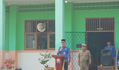 PERINGATAN HARI KESAKTIAN PANCASILA: SMP NEGERI 1 BLAMBANGAN UMPU GELAR UPACARA KHIDMAT, CAMAT JADI PEMBINA   