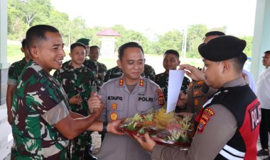 Semarak HUT TNI ke-81, Kapolres Nagan Raya Perkuat Sinergitas TNI-Polri melalui Upacara dan Pemberian Tumpeng