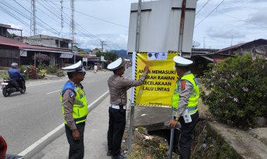 Satlantas Polres Bener Meriah Pasang Spanduk Imbauan dan Patroli di Titik Rawan Kecelakaan