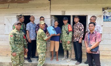 Wujud Kepedulian TNI kepada Rakyat, Babinsa Koramil 427-05/Banjit Salurkan Bantuan Sosial di Kampung Bali Sadar