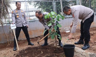 Polda Metro Jaya Tanam Pohon, Ajak Personel Hadirkan Kesejukan bagi Masyarakat