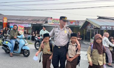 Kapolsek Bukit dan Personel Gelar Strong Point Pagi, Pastikan Arus Lalu Lintas Lancar dan Pelajar Aman