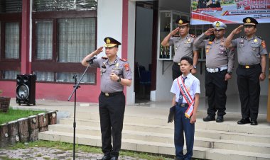Kapolres Pidie Pimpin Upacara Program Polisi Peduli Pendidikan di SMPN 2 Sigli