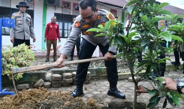 Green Policing, Kapolres Aceh Timur Hijaukan Kembali SMA Negeri 1 Simpang Ulim