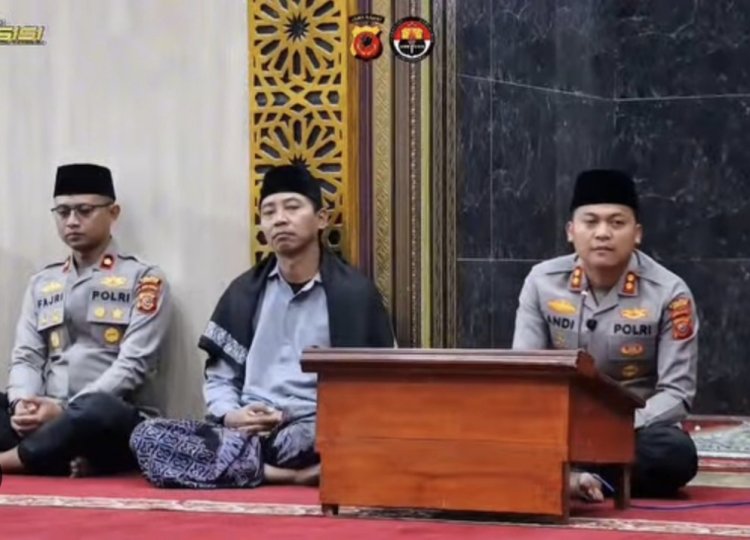 "Subuh Nguriling Dinten Kemis": Polres Subang Pererat Silaturahmi Lewat Kebersamaan di Masjid