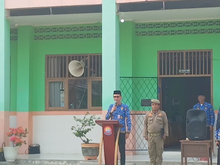 PERINGATAN HARI KESAKTIAN PANCASILA: SMP NEGERI 1 BLAMBANGAN UMPU GELAR UPACARA KHIDMAT, CAMAT JADI PEMBINA   