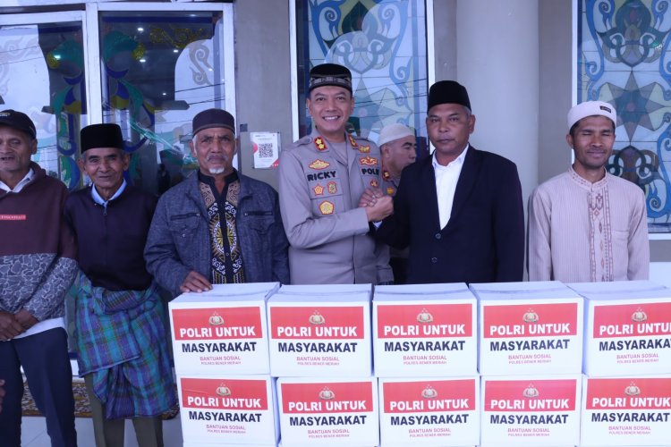 Jumat Berkah, Polres Bener Meriah Peduli Salurkan Bansos kepada Masyarakat Kurang Mampu di Kecamatan Permata