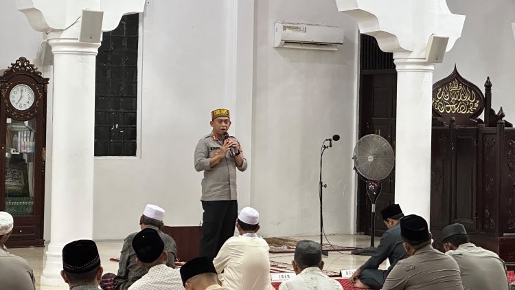 Kapolres Nagan Raya Laksanakan Sholat Maghrib Keliling dan Berjamaah, Perkuat Silaturahmi dengan Masyarakat