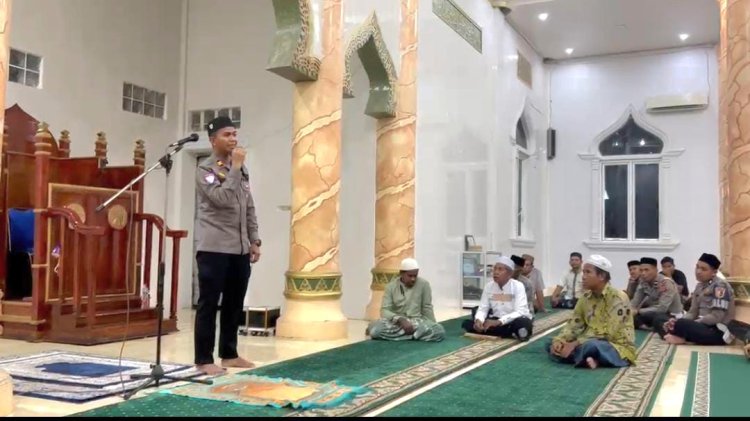 Magrib Keliling di Masjid Baitul Makmur, Polres Nagan Raya Ajak Warga Jaga Kamtibmas