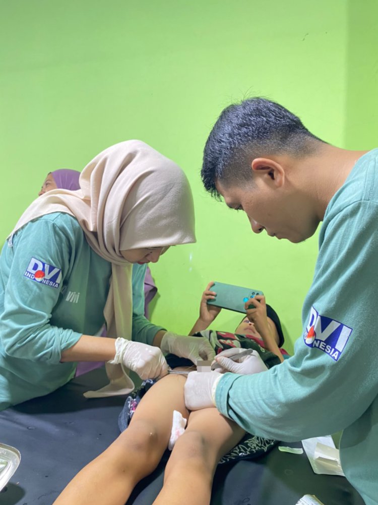 Sidokkes Polres Way Kanan Gelar Khitanan Masal untuk 30 Santri dan Warga di Baradatu