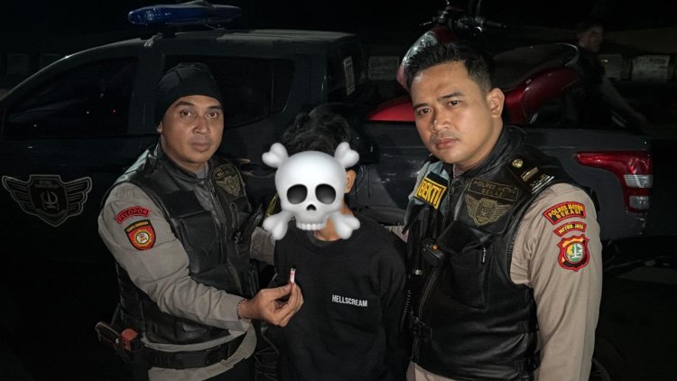 Tim 1 Perintis Polres Metro Bekasi Temukan Barang Diduga Sabu Saat Patroli, Dua Orang Diamankan Untuk Lakukan Pemeriksaan