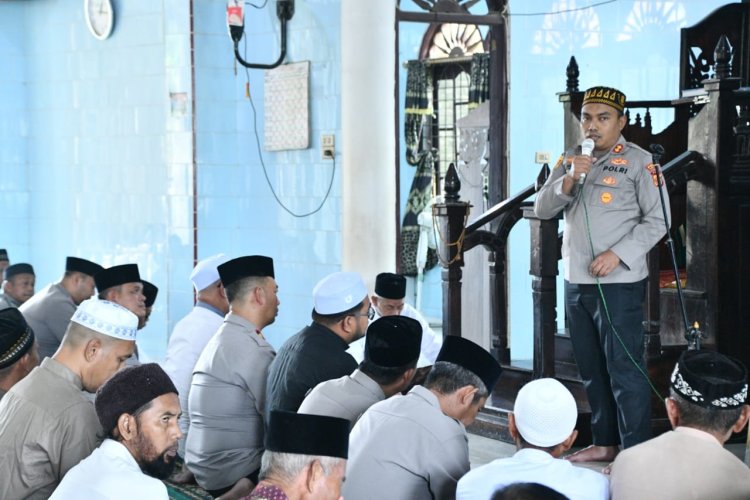 Jumat Keliling, Kapolres Aceh Timur Ajak Jamaah Bersama Jaga Kamtibmas