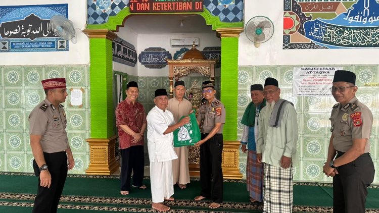 Jumling di Masjid At-Taqwa, Polres Way Kanan Pererat Silaturahmi dan Sampaikan Pesan Kamtibmas
