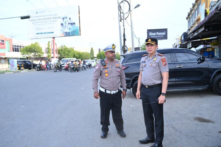 Kapolres Pidie Cek Pengaturan Lalu Lintas di Simpang Aneuk Muling, Pastikan Arus Kendaraan Lancar dan Aman