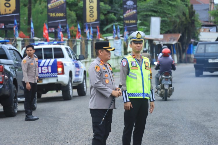 Polisi Bersama Masyakat, Kapolres Turun ke Jalan Pantau Layanan Pengaturan Lalu lintas Pagi